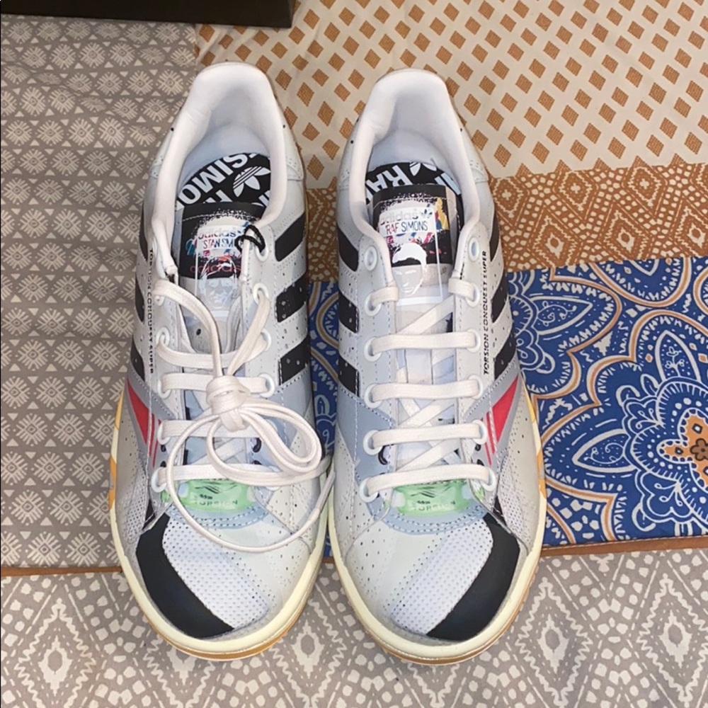 RAF SIMMONS STAN SMITH